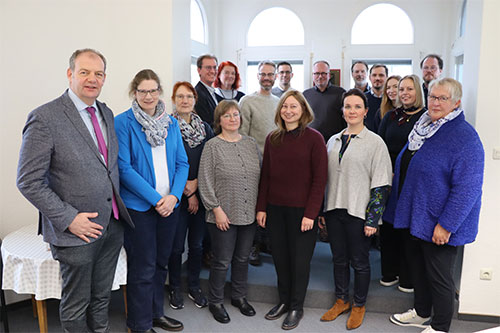 links: Arnd Hilwig, Leiter des HZA Bielefeld und Andrea Middendorp, Studienbereichsleiterin StB 25